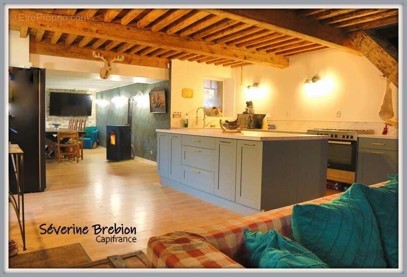 Ancienne ferme rénovée de 190 m², 4 chambres, avec grange, terrain de 11 000m² à Cervières - photo 4