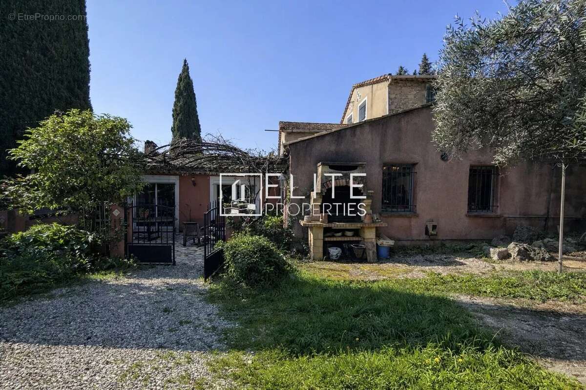 Grasse : Maison de Maître avec Potentiel Constructible Majeur ! - photo 39