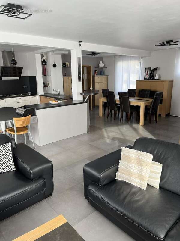 Maison 205 m² à Epernay  - photo 2