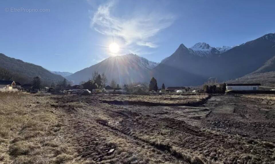 Terrain à LES CHAVANNES-EN-MAURIENNE