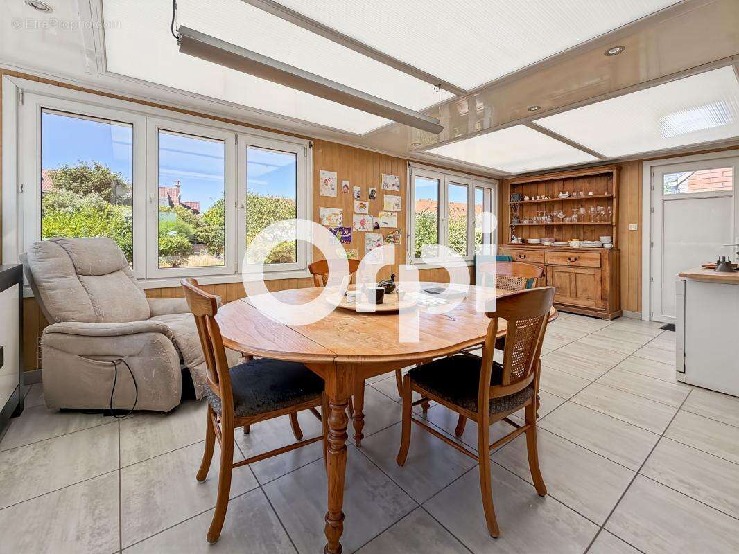 Pavillon de semi-plain-pied, 4 chambres, jardin, garage en sous-sol et place de stationnement à ZUYDCOOTE Plage (59123) - photo 6