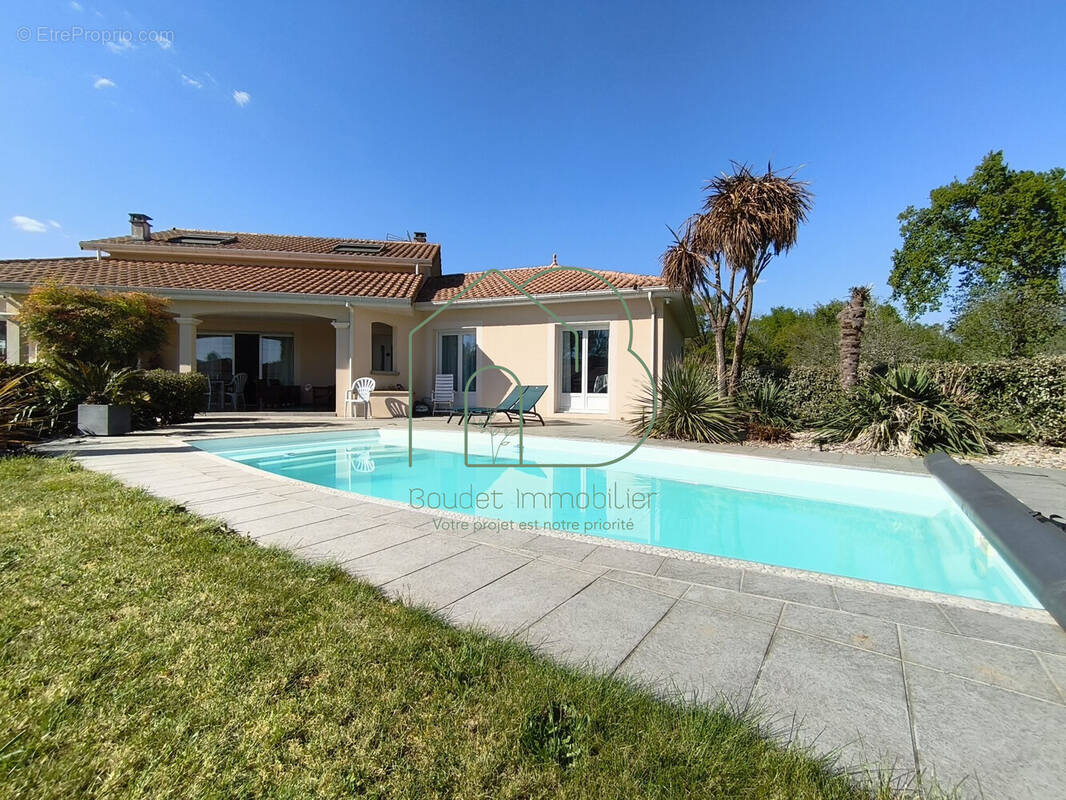 Maison à FLAGNAC