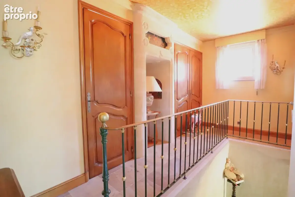 Centre Bourg, Maison offrant 4 CH, 2 SDE, 3 WC, sur 3000 m2 - photo 19