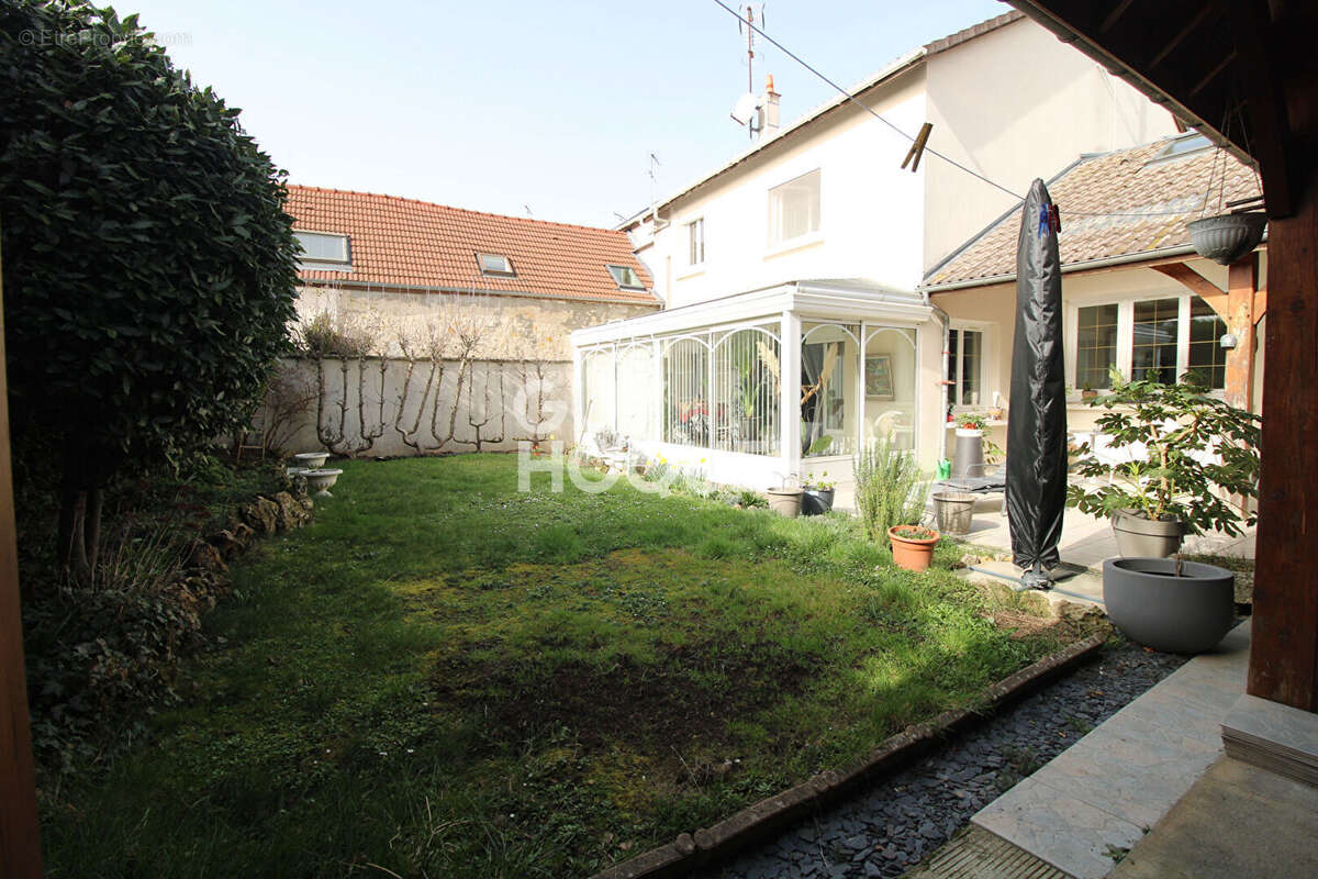 Maison à CHEVRY-COSSIGNY