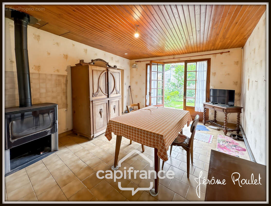 Maison en pierre à vendre 5 pièces 3 chambres Dépendances Terrain 1,5 ha Champigny-En-Rochereau (86) - photo 16