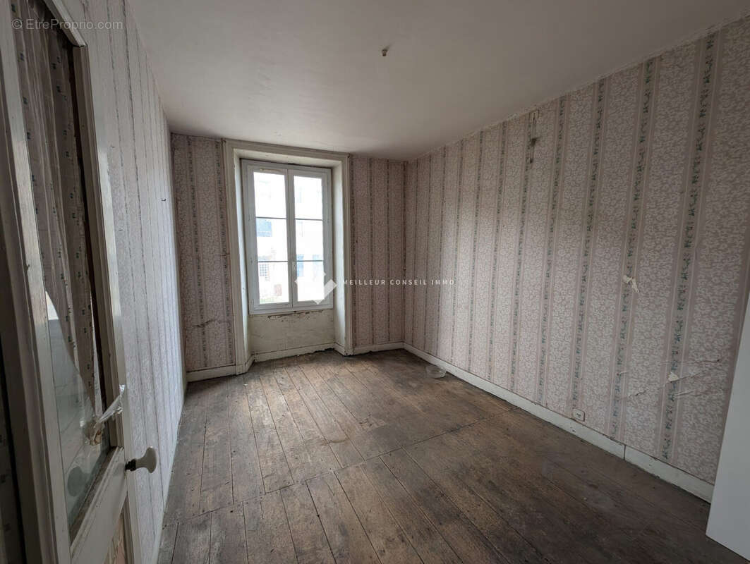 Maison 140 m² à Latille  - photo 4