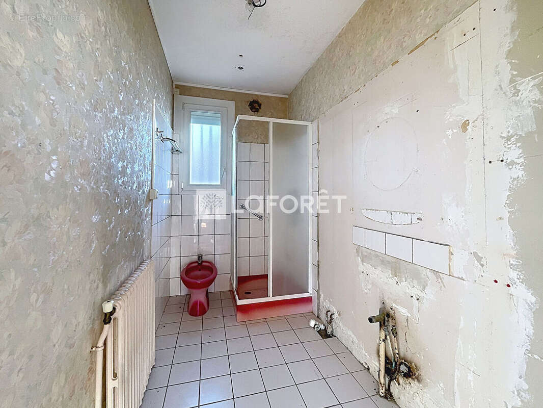 Maison à SAINT-JEAN-DE-LA-RUELLE