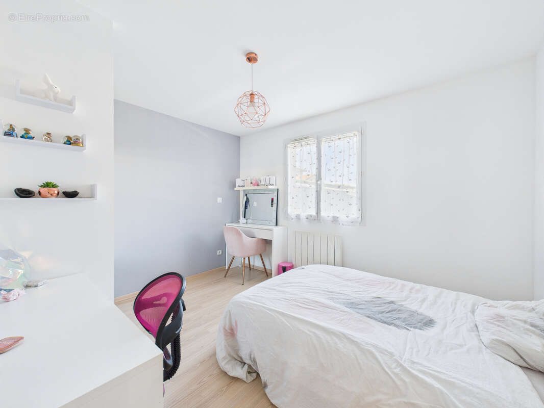 Maison à VEAUCHETTE