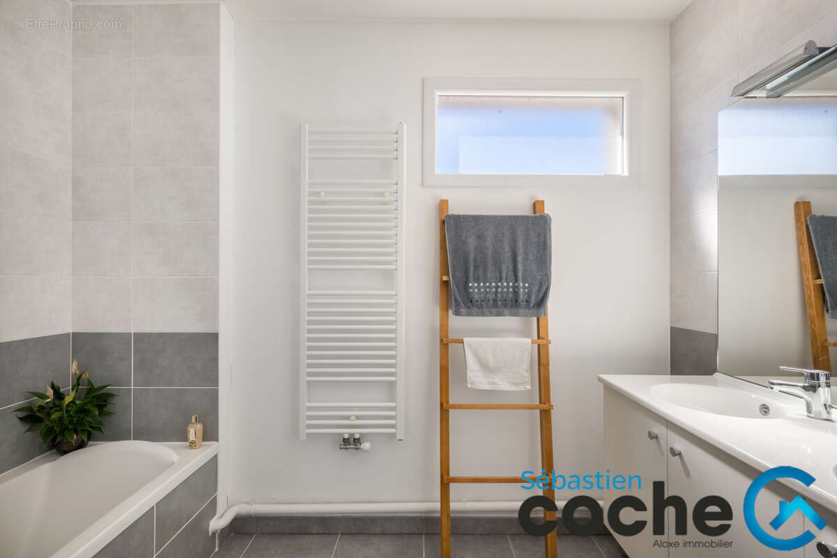 Appartement à SAINT-LAURENT-DE-MURE