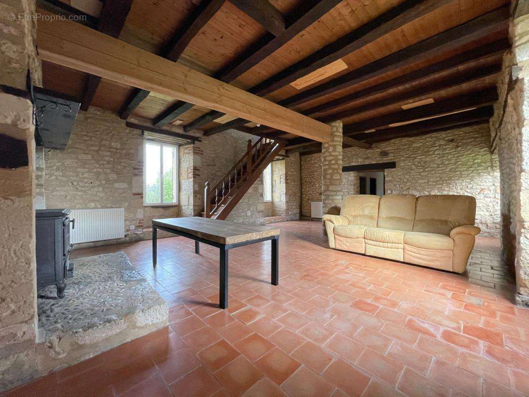 Maison à PRESSIGNAC-VICQ