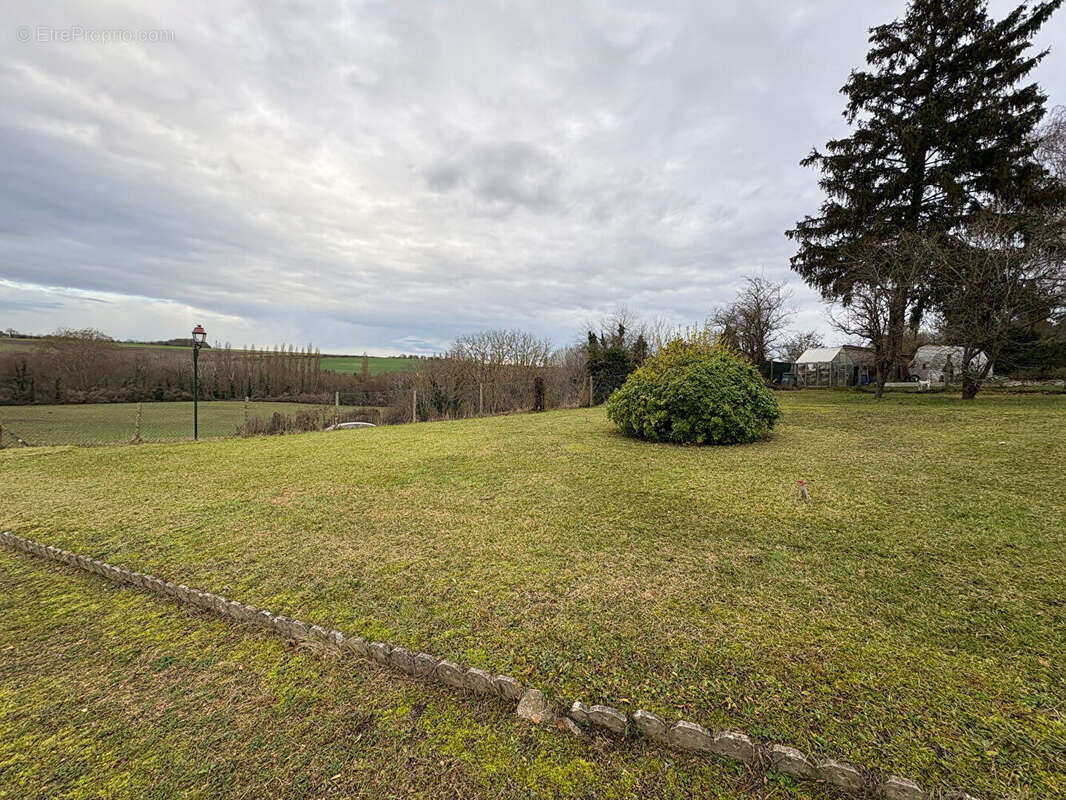 Terrain à TESSANCOURT-SUR-AUBETTE