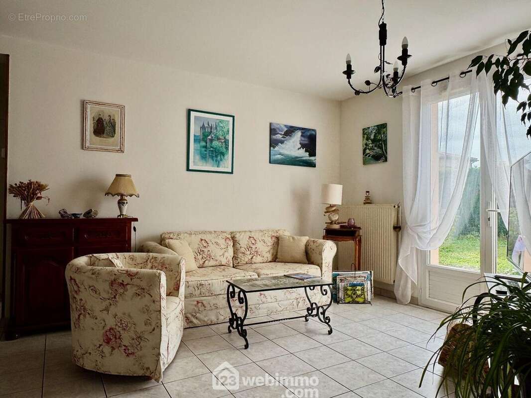 Espace salon, - Maison à BUXEROLLES