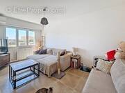 Appartement à SAINT-LAURENT-DU-VAR