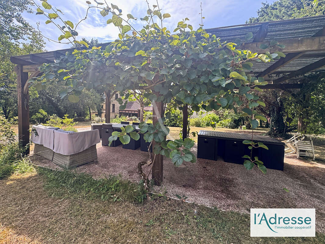 Propriété de caractère avec piscine, espace bien-être et 10 chambres sur 2,5 ha - photo 15