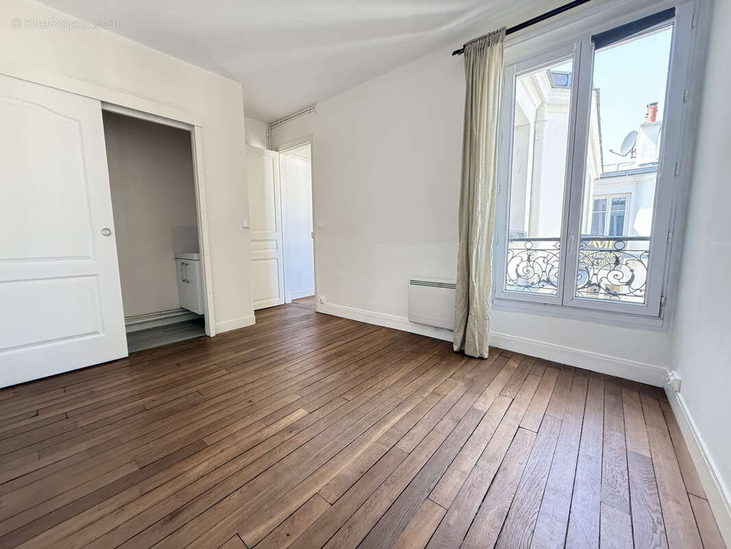 Appartement à PARIS-14E