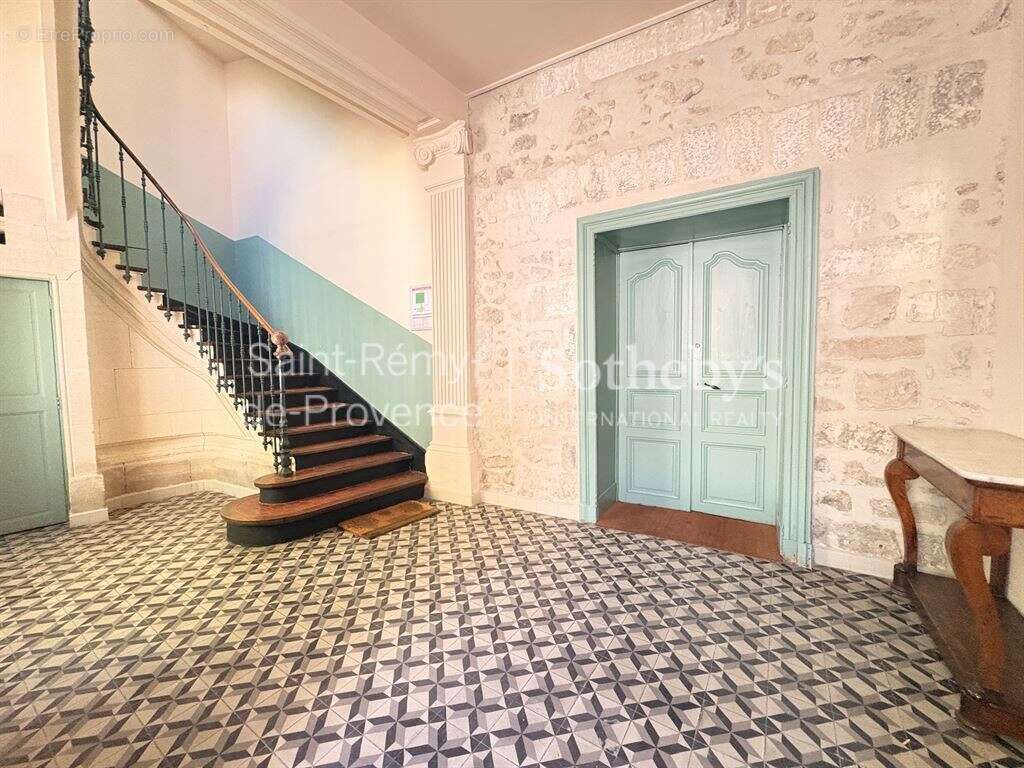 Appartement rénové avec terrasse et garage - photo 17