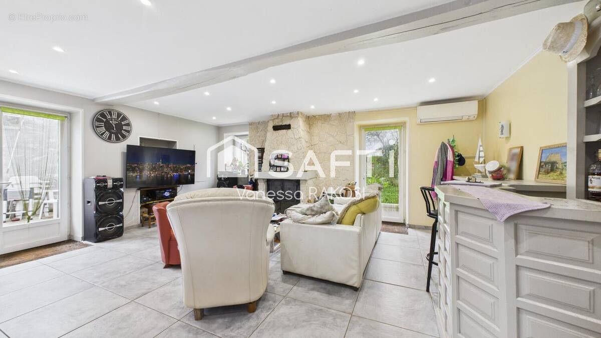 Photo 1 - Maison à SAINT-JEAN-D'ANGELY