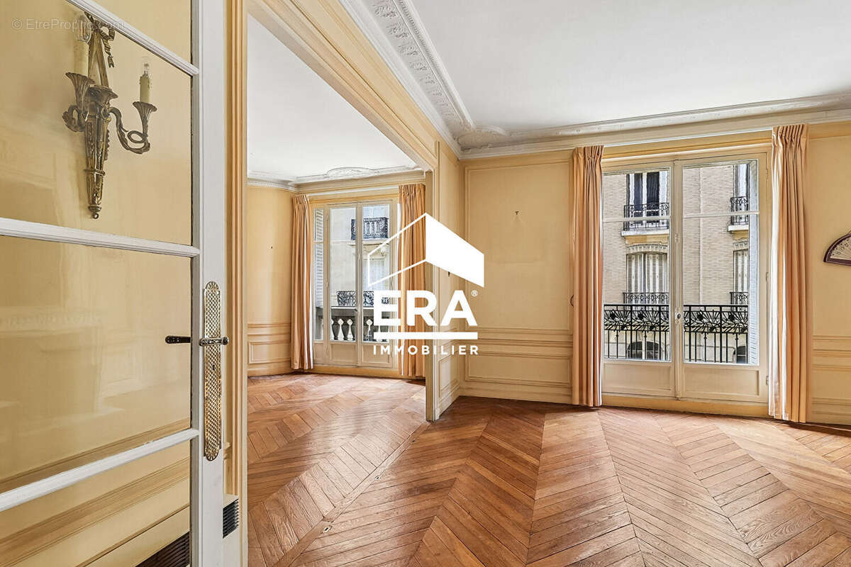 Appartement à PARIS-17E