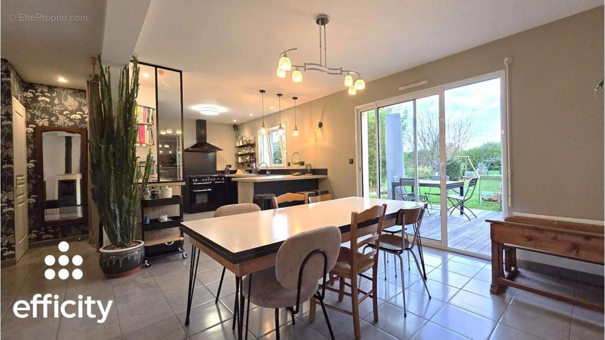 Maison à BOURG-DES-COMPTES