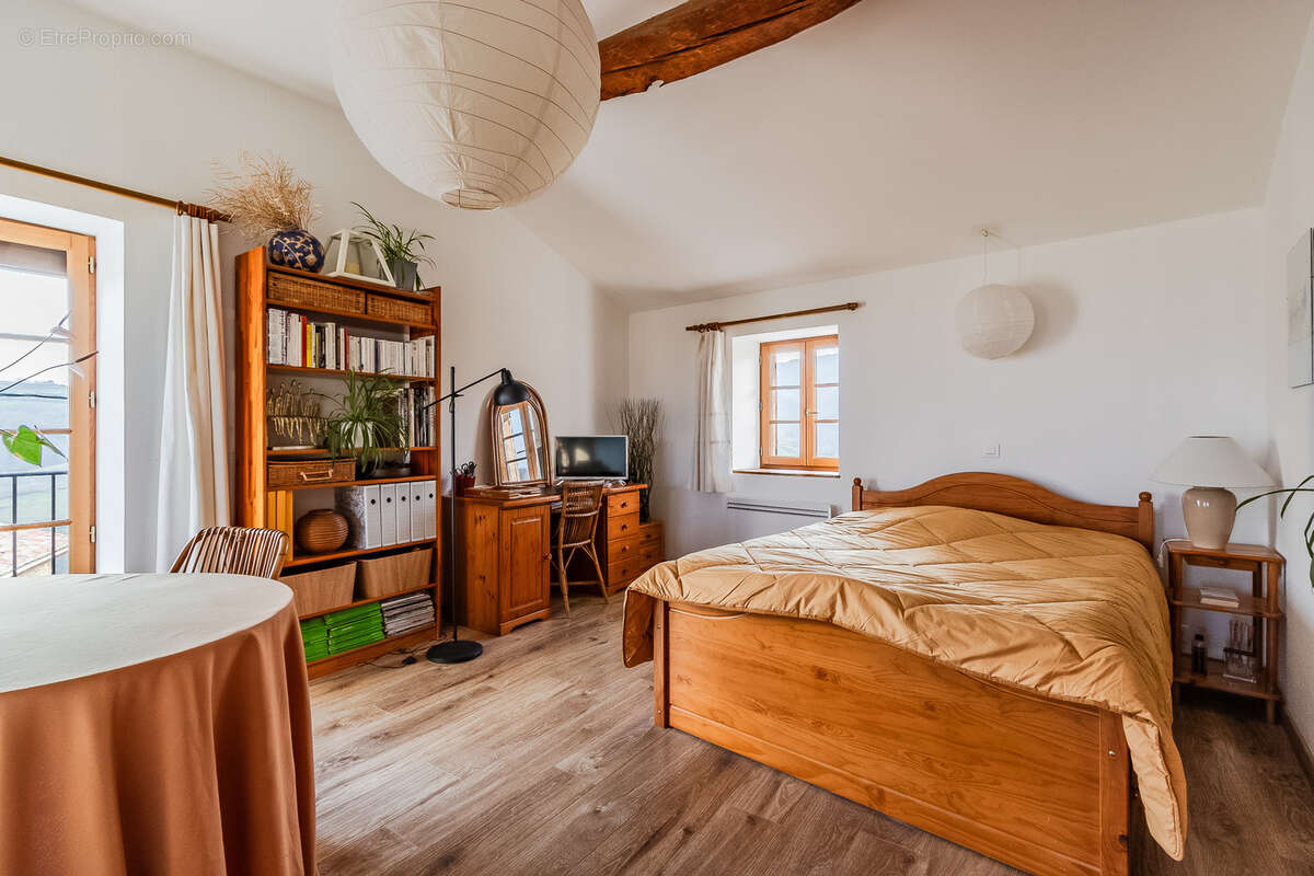 Maison à VILLE-SUR-JARNIOUX