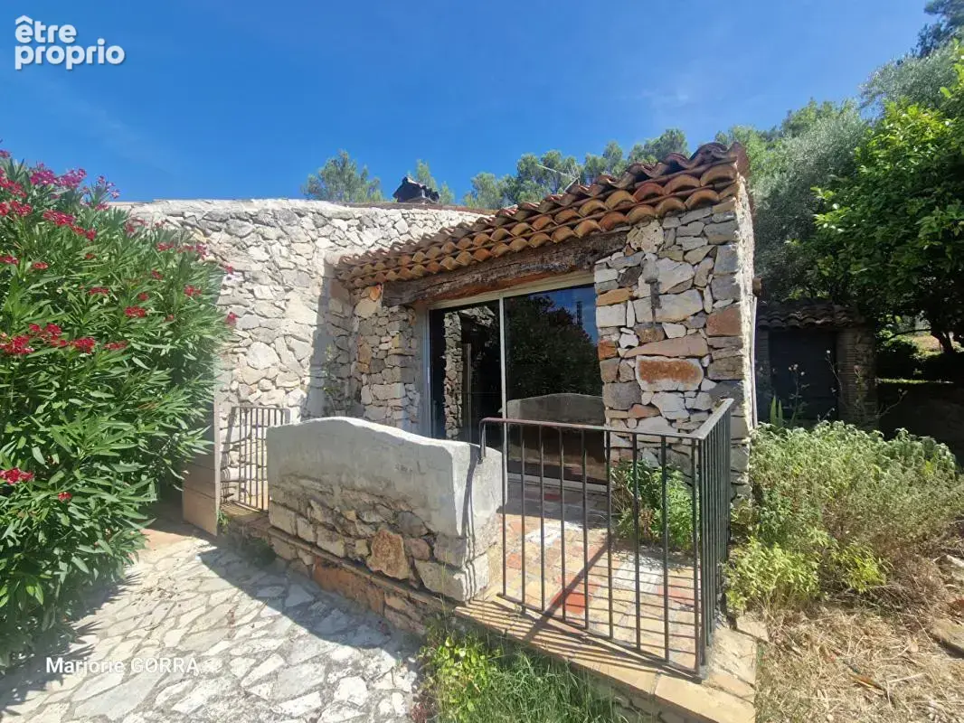 ROUGIERS VILLA T5 sur 1857 m² de terrain - photo 7