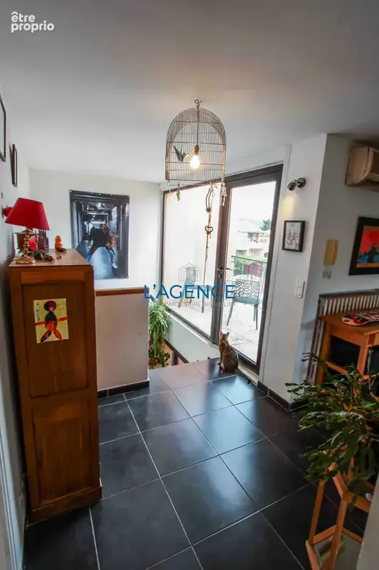 Appartement 5 pièces de 146m2 habitables  au premier et dernier étage avec 2 stationnements extérieur - photo 7