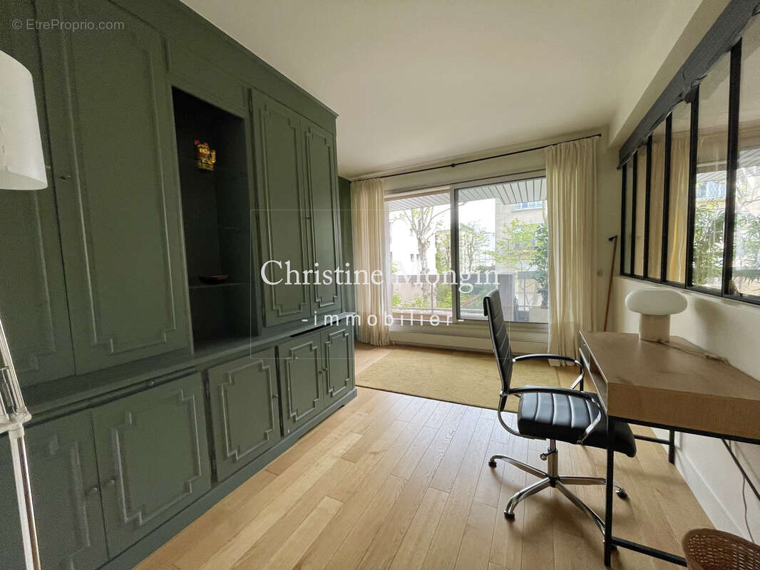 Appartement à NEUILLY-SUR-SEINE
