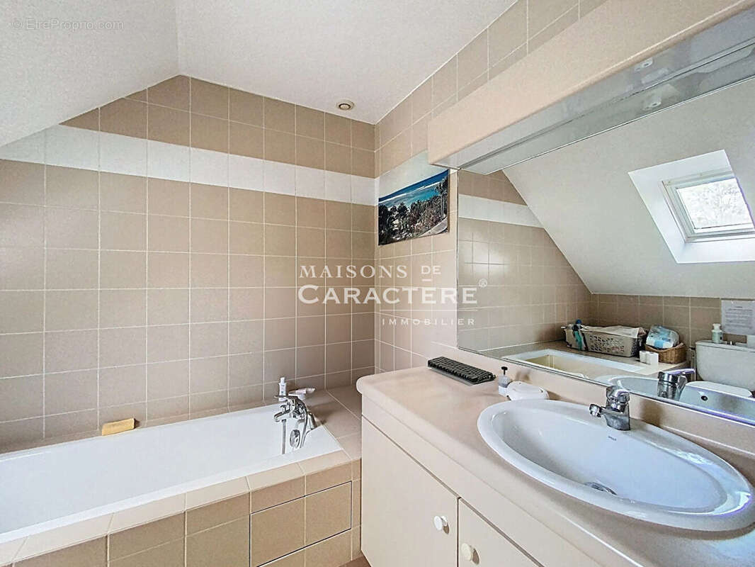 Maison à CRESPIERES