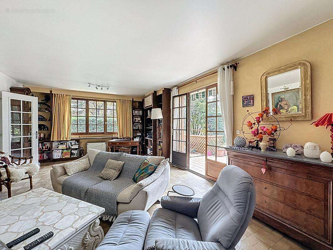 Maison à VERRIERES-LE-BUISSON