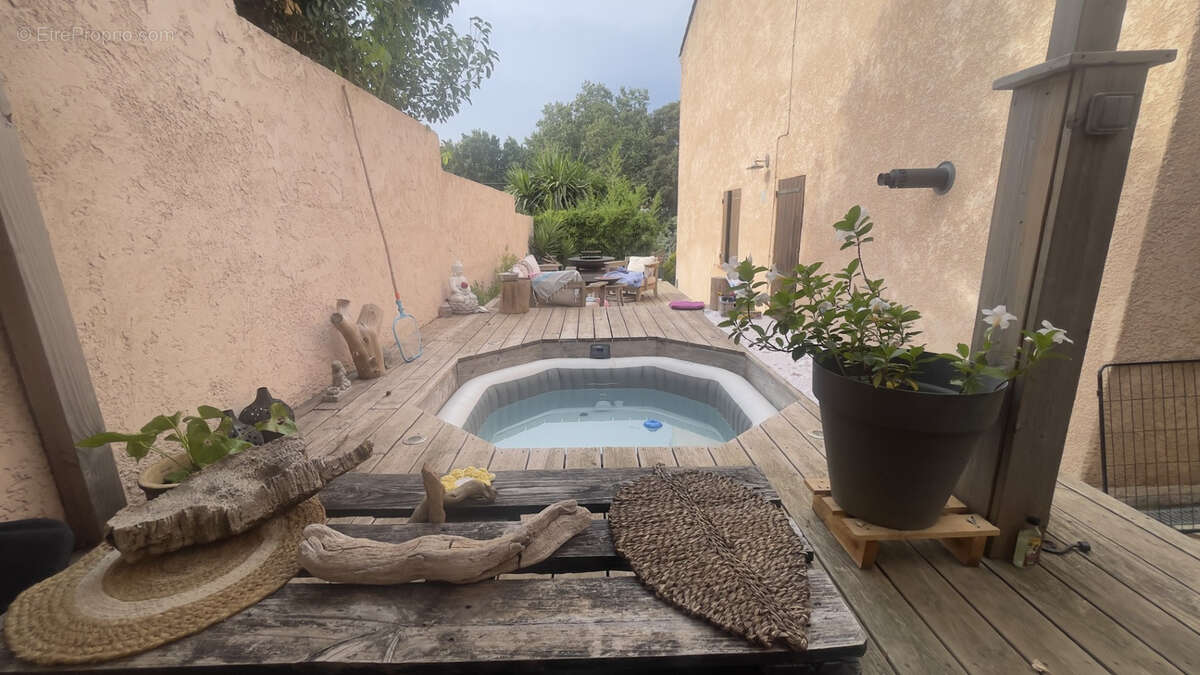 Appartement à SIX-FOURS-LES-PLAGES