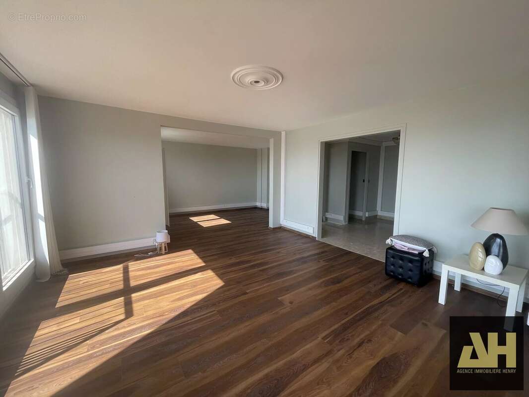 Exclusivité – appartement d'exception - vue mer panoramique - ascenseur privatif - 5 chambres - parkings - photo 12
