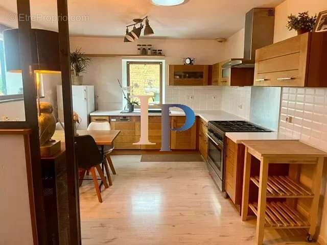 Maison à SAINT-CHRISTOPHE-EN-BRIONNAIS