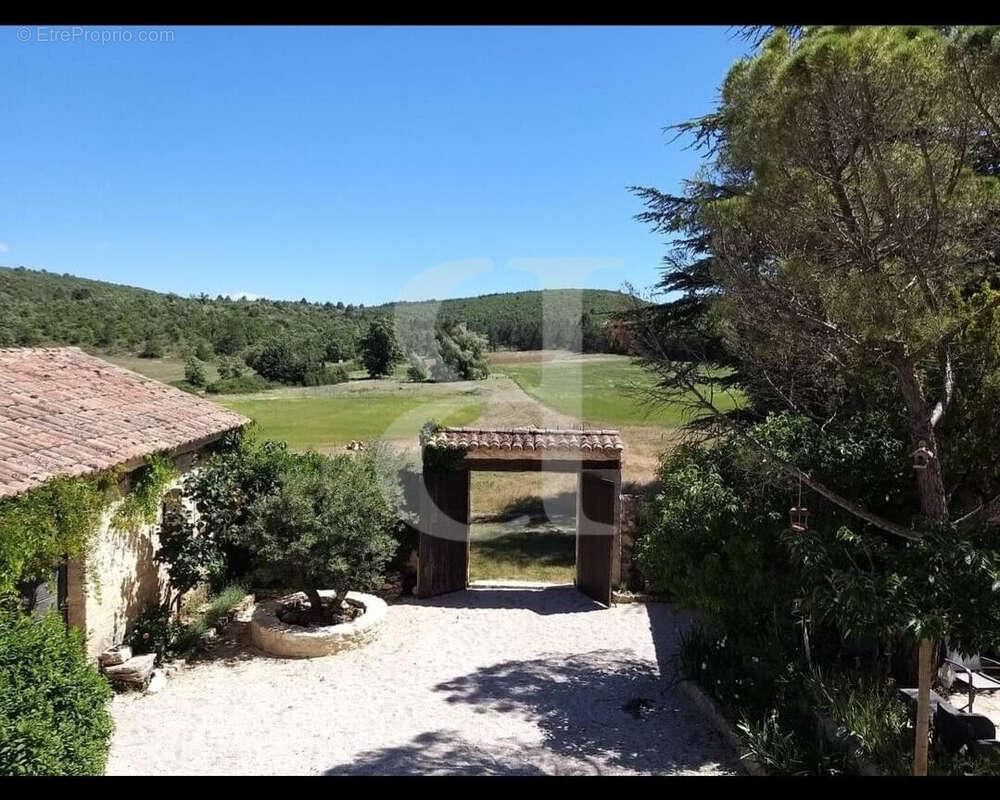 Maison à PERNES-LES-FONTAINES