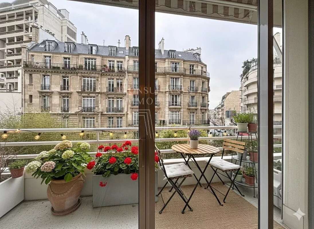 Appartement à PARIS-16E