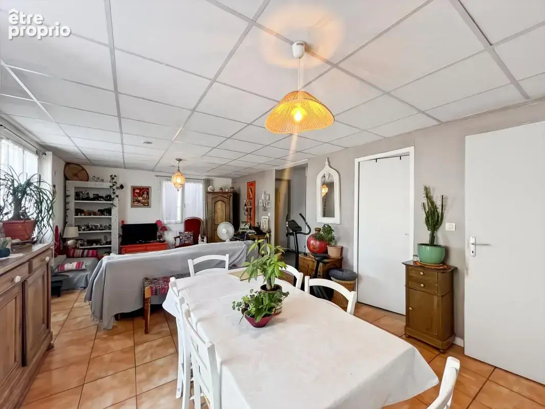 ALISSAS - À Vendre - Maison de 2007 - 5 chambres - 2 logements - terrain de 767 m² - photo 4