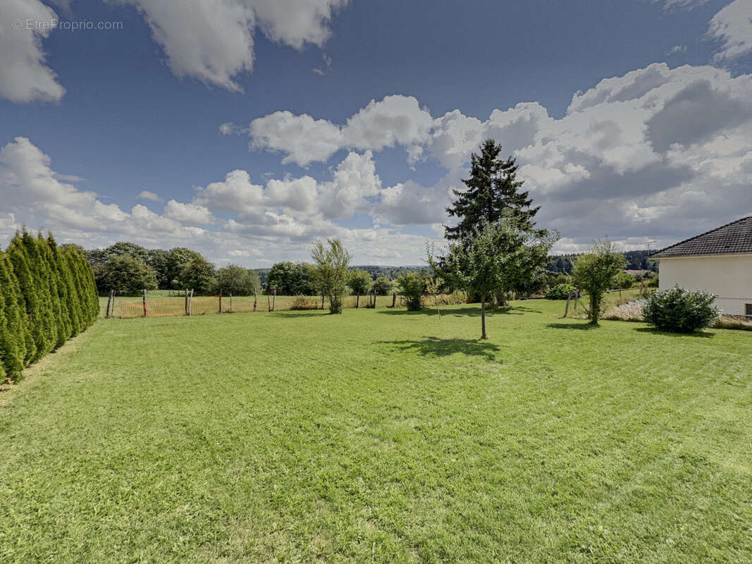 Maison à LES ECORCES