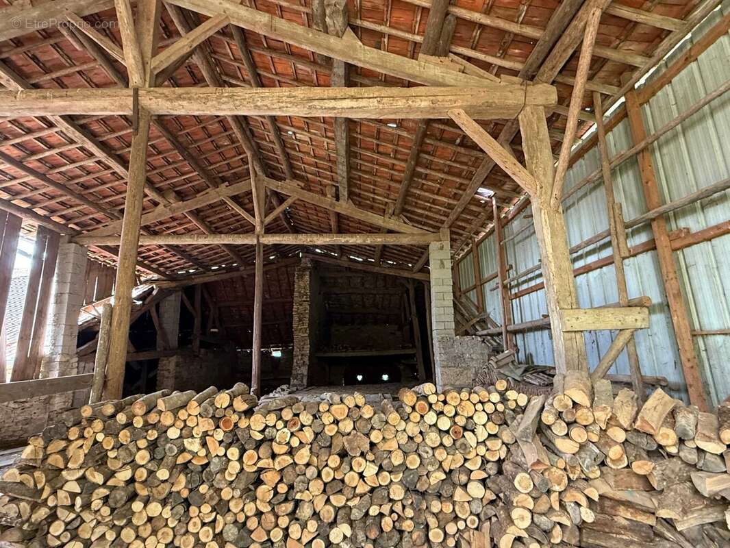 Grande ferme villageoise double indépendante à rénover – deux maisons, nombreuses dépendances, presque 1 hectare - photo 28