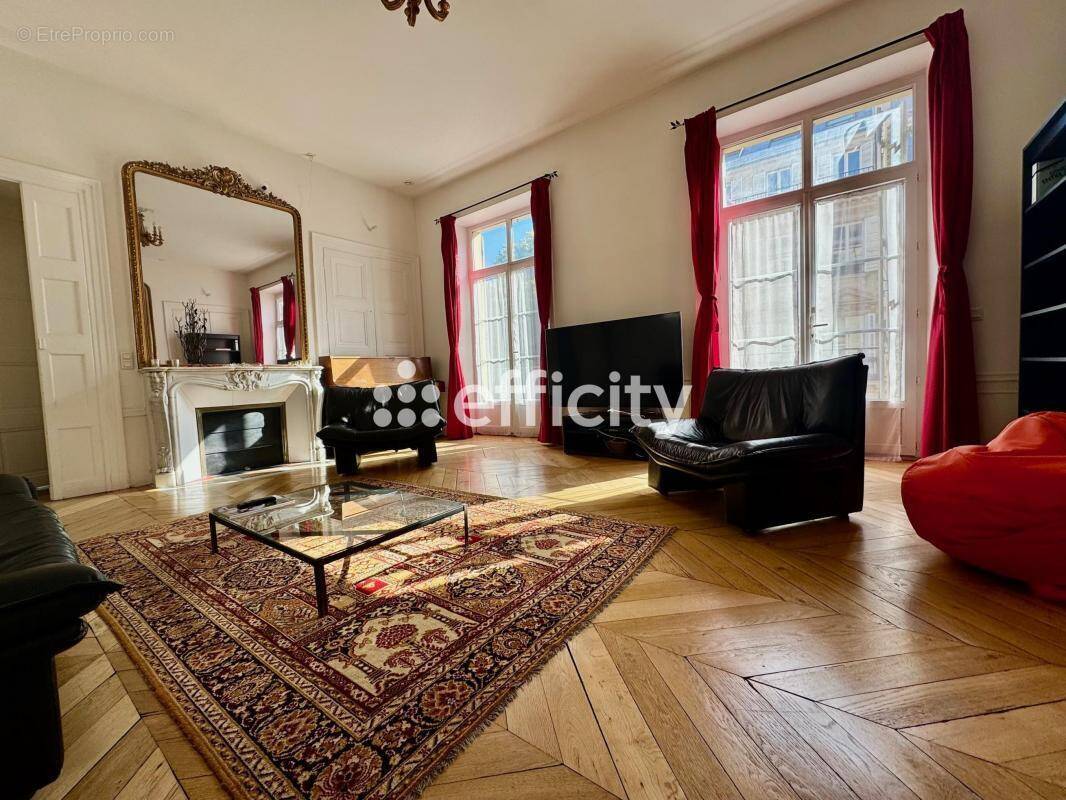 Appartement à PARIS-10E