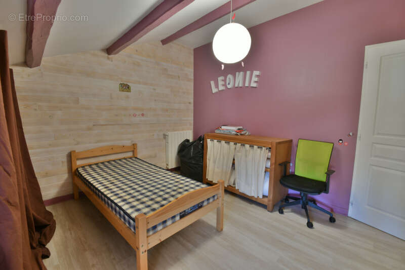 Maison à vendre 8 pièces proche de TONNAY CHARENTE (17) - photo 8