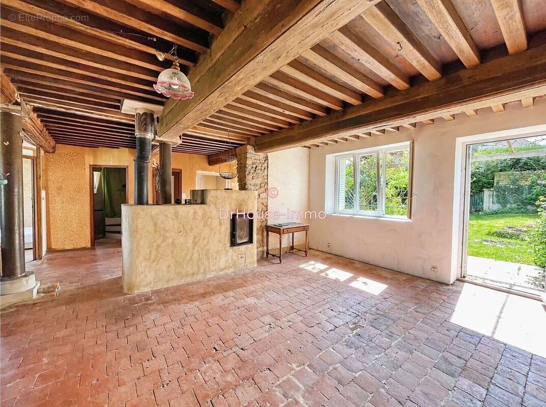 Maison à QUARRE-LES-TOMBES