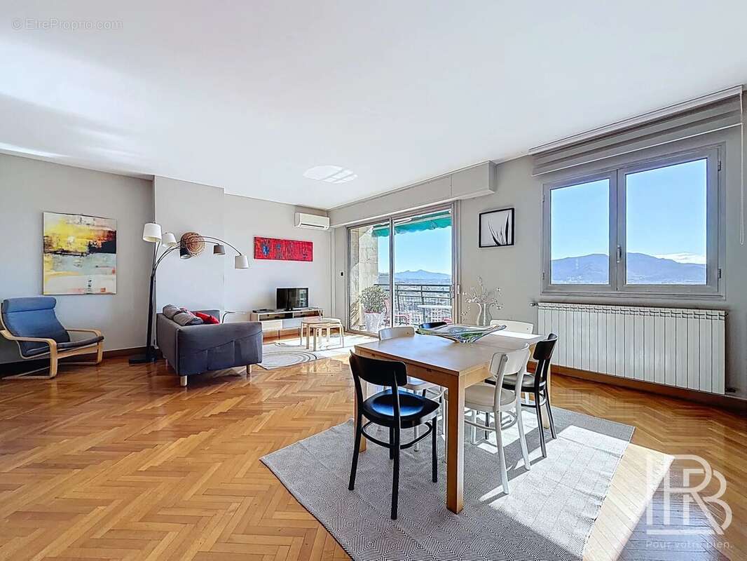 Appartement à MARSEILLE-6E