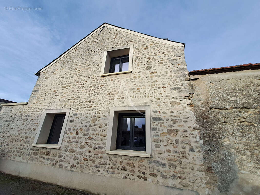 Maison à MORIGNY-CHAMPIGNY