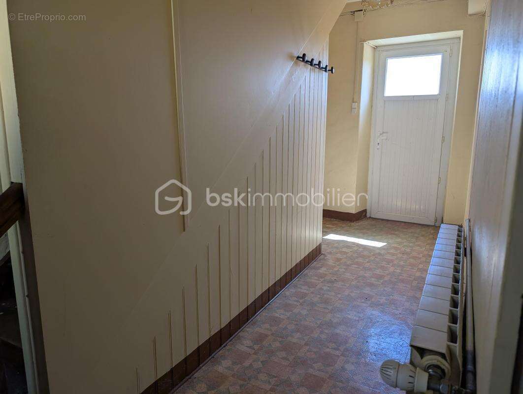 Maison de caractère à fort potentiel - 121 m², 5 pièces, jardin a exposé Sud et cour privative - photo 8