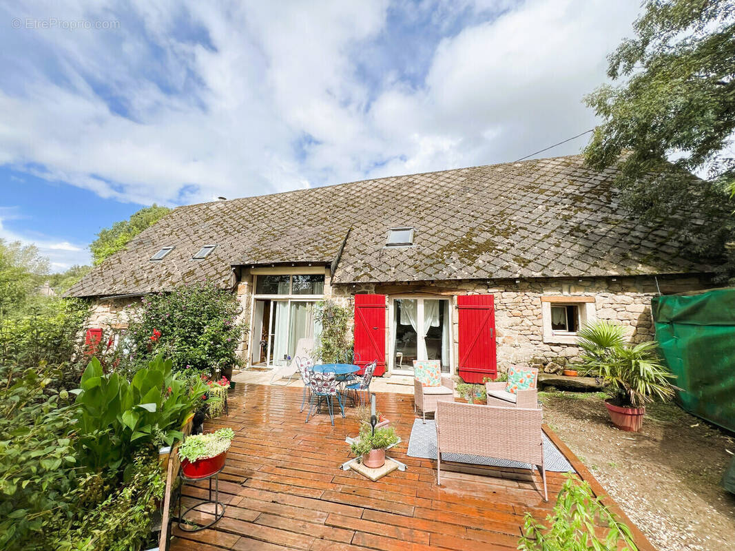 Maison à SAINT-MARTIAL-DE-GIMEL