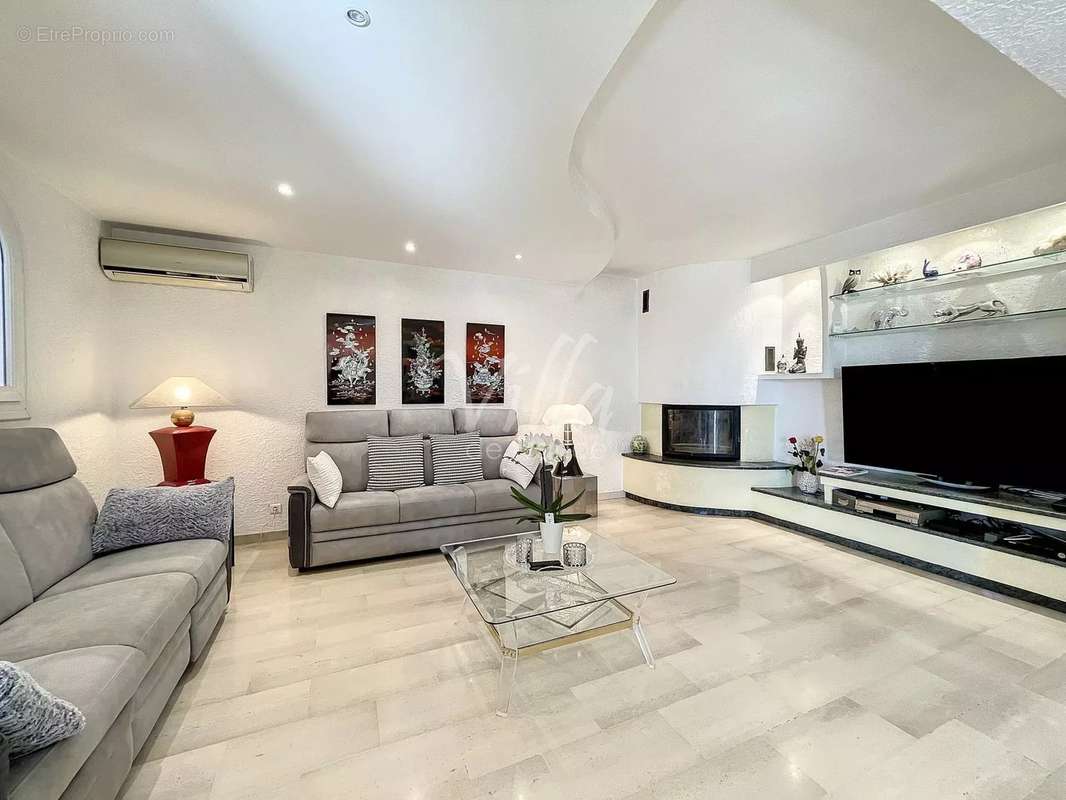 Maison à MANDELIEU-LA-NAPOULE