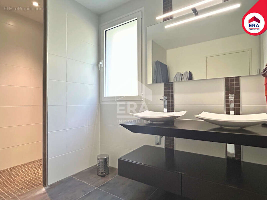 Maison à MONTGERMONT