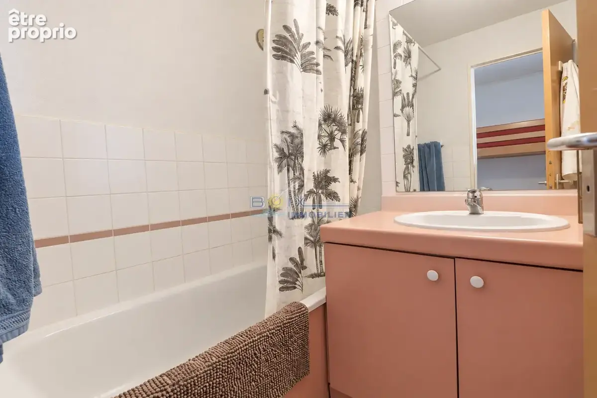 A vendre studio cabine 31m2 + loggia face a la mer ! - photo 7