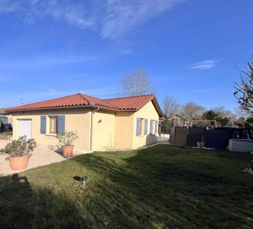 Maison à MEZERIAT