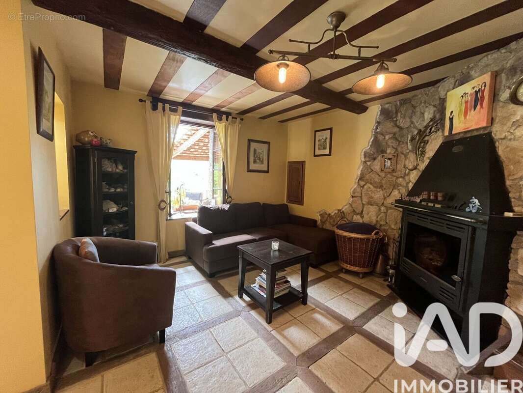 Maison 345 m² à Notre-Dame-De-La-Rouviere  - photo 8