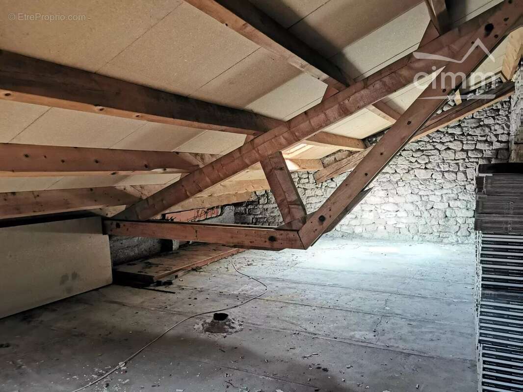 Maison à LABLACHERE